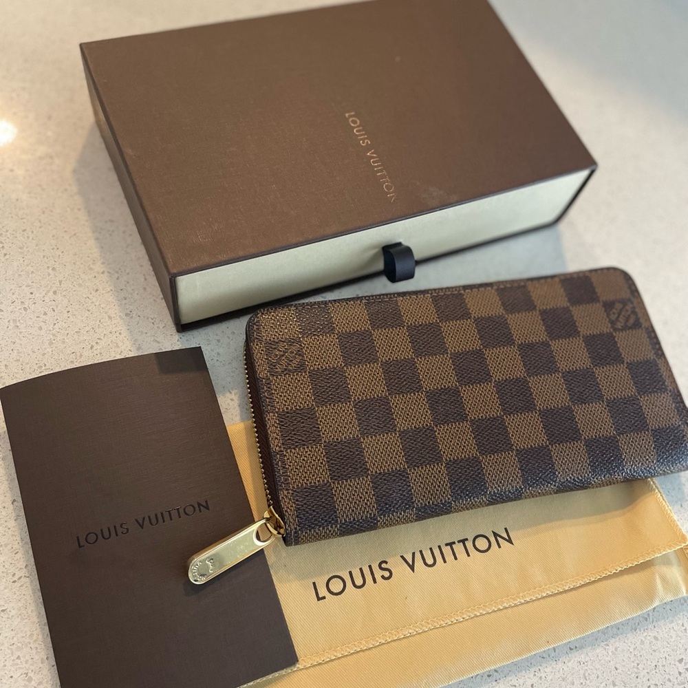 Louis Vuitton Damier Zippy Wallet